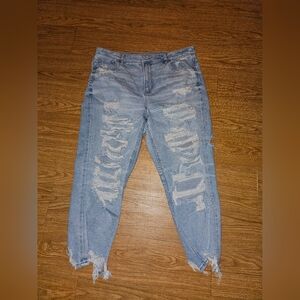 Distressed Light Blue American Eagle Mom Jeans Size 16 Short